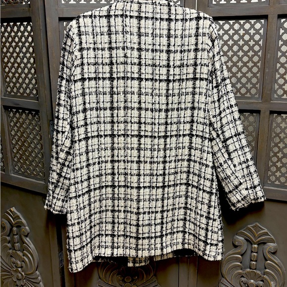 Spring weight jacket - Picture 3 of 3